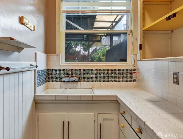 1458 Palou Avenue, San Francisco, CA 94124