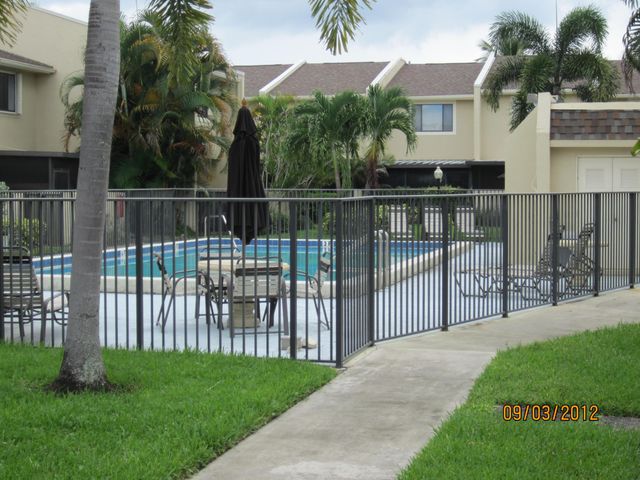 139 Sparrow Drive 3g, Royal Palm Beach, FL 33411