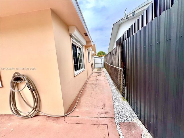 1201 NW 78th Ave, Pembroke Pines, FL 33024