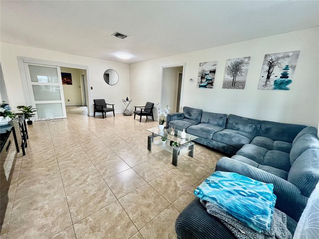 1201 NW 78th Ave, Pembroke Pines, FL 33024