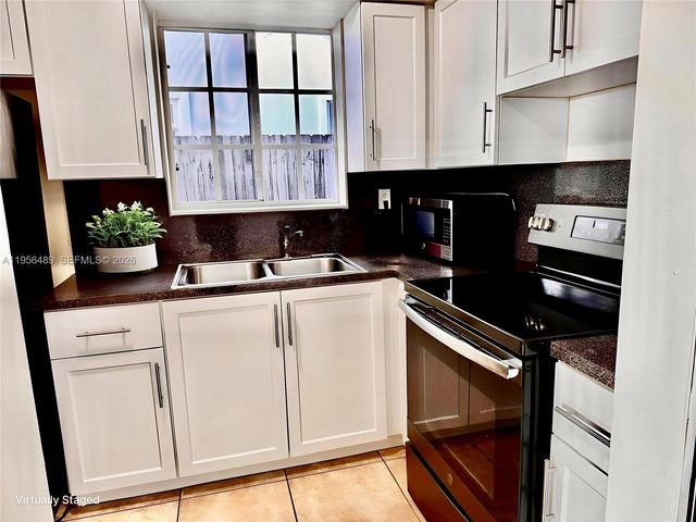 1201 NW 78th Ave, Pembroke Pines, FL 33024