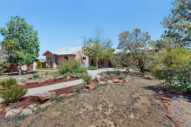10 Blue Mesa Road, Santa Fe, NM 87508