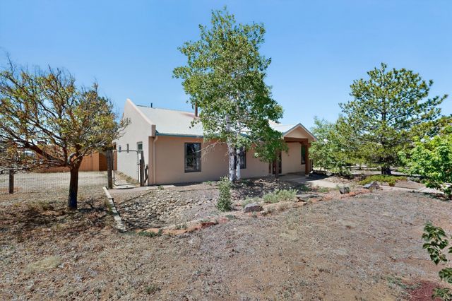 10 Blue Mesa Road, Santa Fe, NM 87508