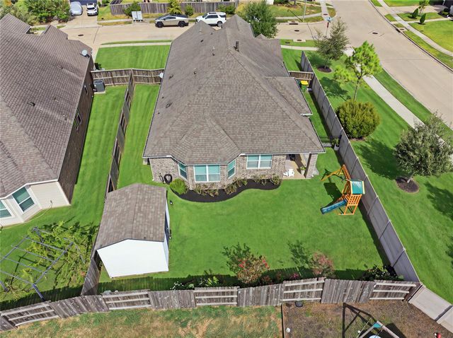 2203 Orono Landing Lane, Pearland, TX 77089