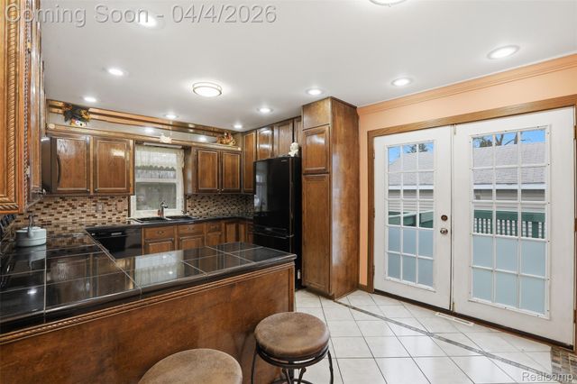 2911 Mott Avenue, Waterford Charter Township, MI 48328