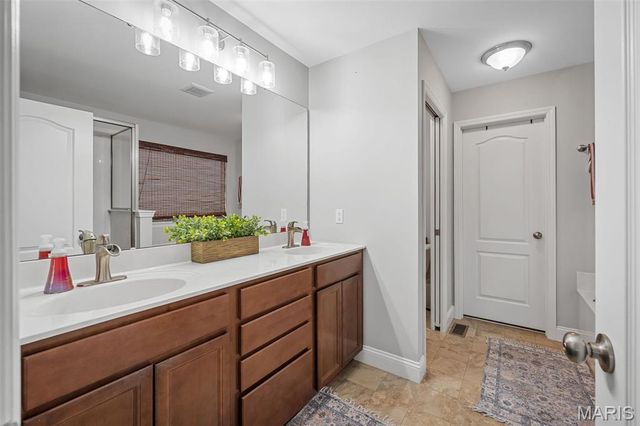 240 Victoria Park Avenue, Wentzville, MO 63385