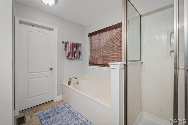 240 Victoria Park Avenue, Wentzville, MO 63385