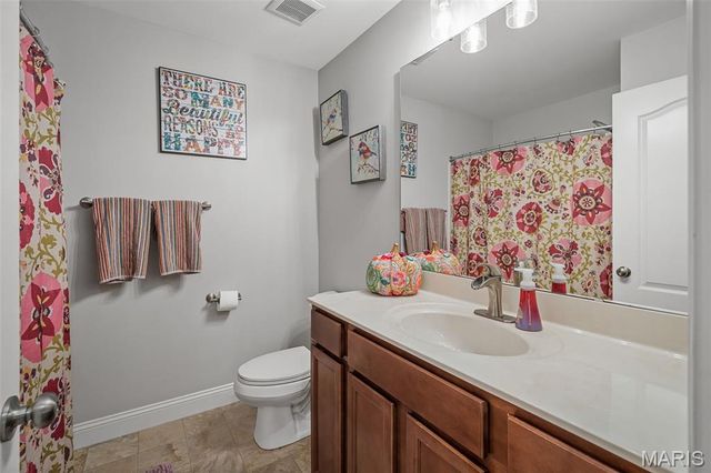 240 Victoria Park Avenue, Wentzville, MO 63385