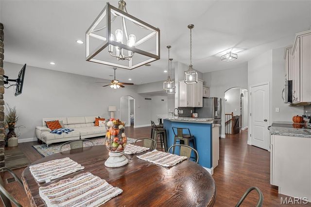 240 Victoria Park Avenue, Wentzville, MO 63385