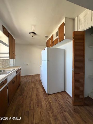 9439 N 6TH Avenue, Phoenix, AZ 85021