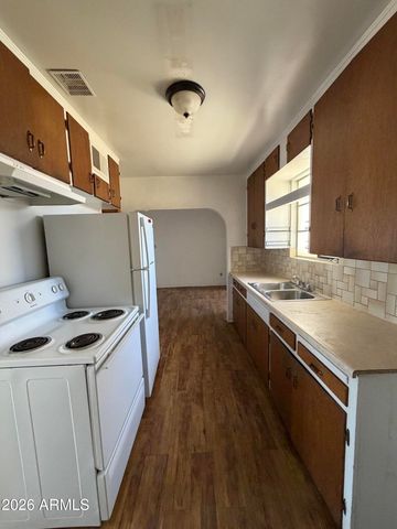 9439 N 6TH Avenue, Phoenix, AZ 85021
