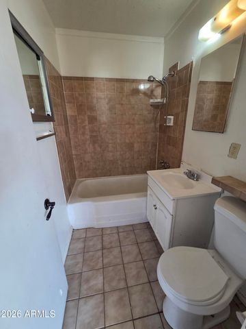 9439 N 6TH Avenue, Phoenix, AZ 85021