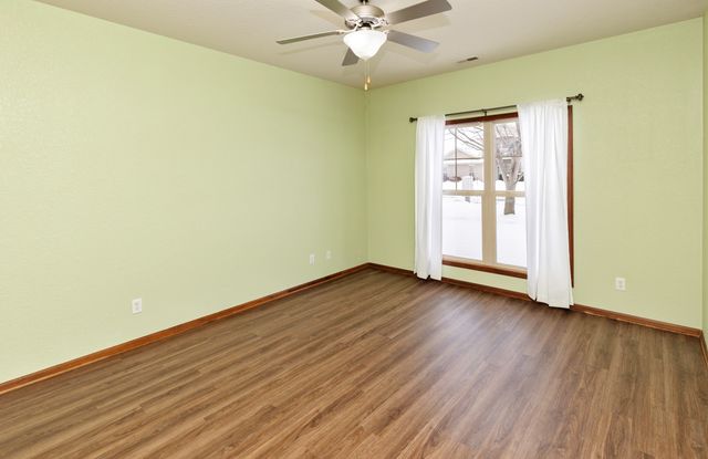 2406 NE Oak Drive 3, Ankeny, IA 50021