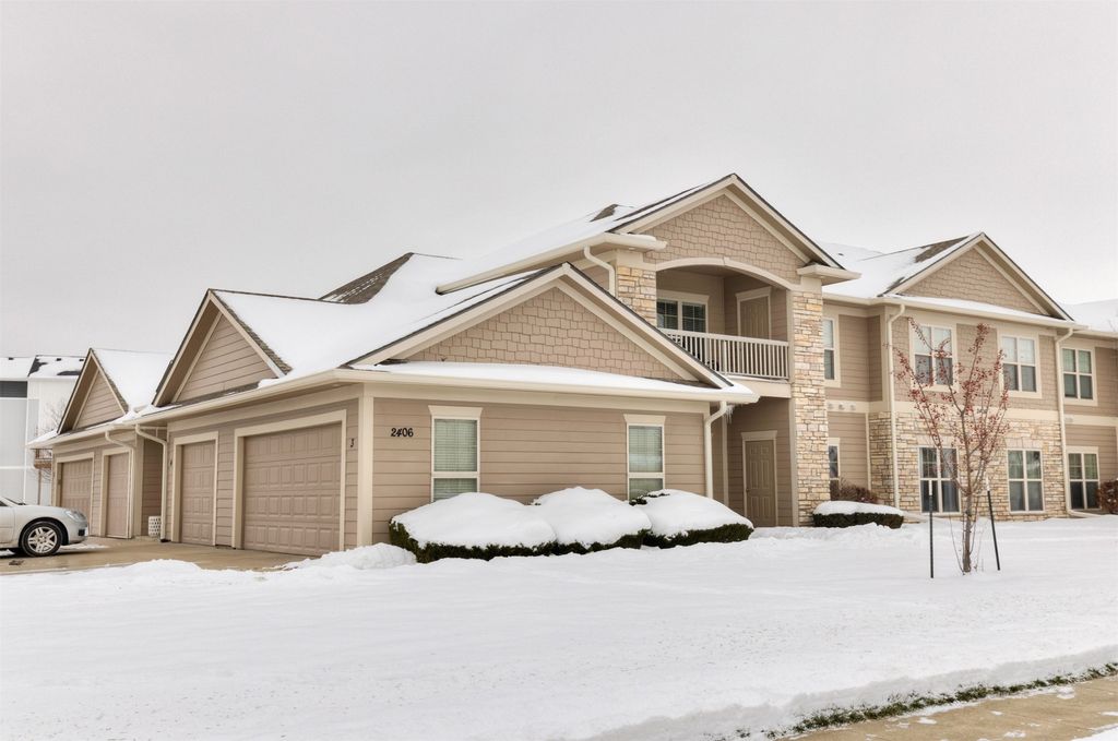2406 NE Oak Drive 3, Ankeny, IA 50021