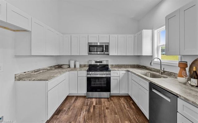 421 E Raleigh Avenue, Liberty, NC 27298
