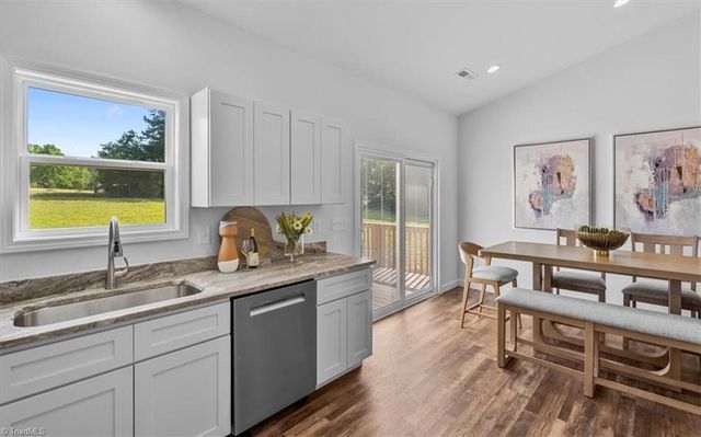 421 E Raleigh Avenue, Liberty, NC 27298