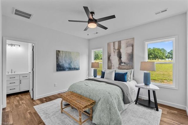 421 E Raleigh Avenue, Liberty, NC 27298