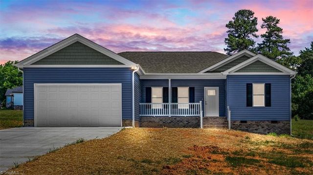 421 E Raleigh Avenue, Liberty, NC 27298
