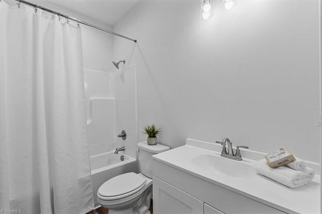 421 E Raleigh Avenue, Liberty, NC 27298