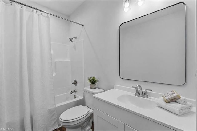 421 E Raleigh Avenue, Liberty, NC 27298