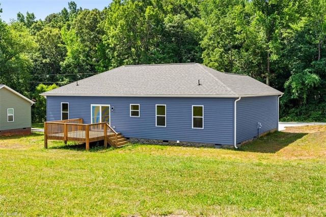 421 E Raleigh Avenue, Liberty, NC 27298