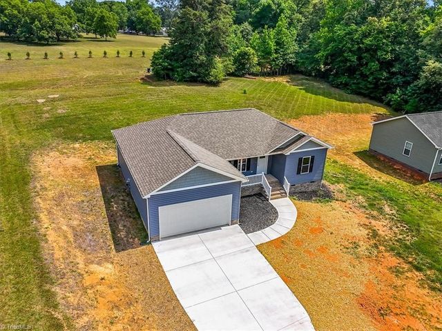421 E Raleigh Avenue, Liberty, NC 27298