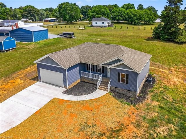 421 E Raleigh Avenue, Liberty, NC 27298