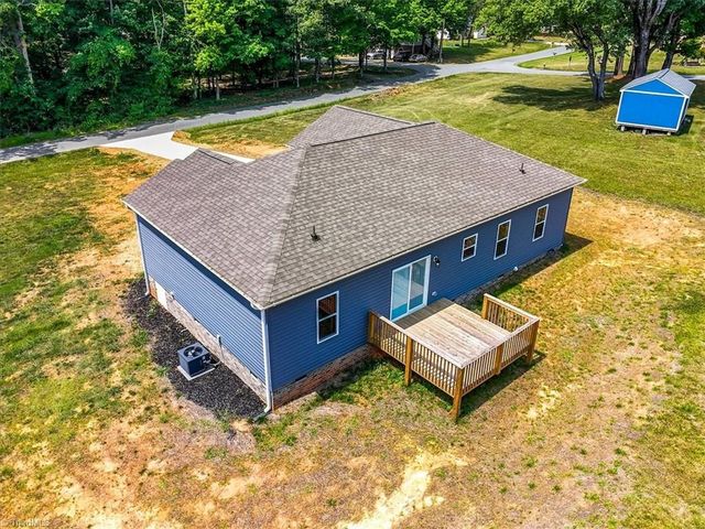 421 E Raleigh Avenue, Liberty, NC 27298
