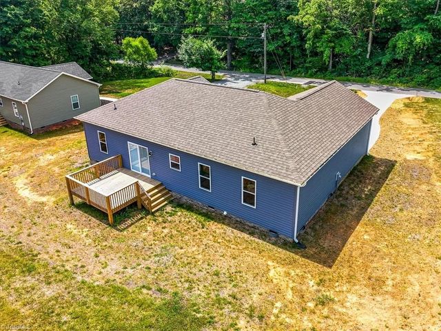 421 E Raleigh Avenue, Liberty, NC 27298