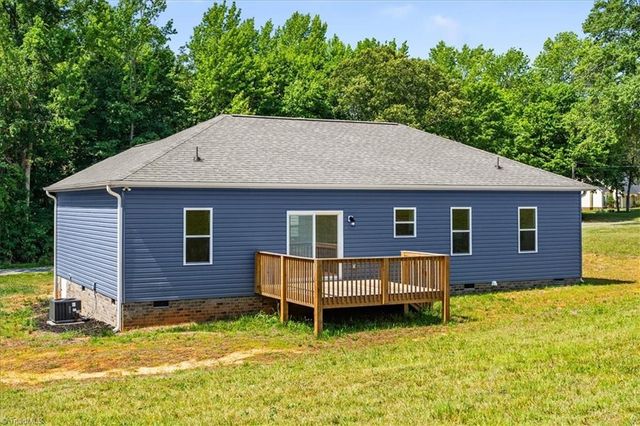 421 E Raleigh Avenue, Liberty, NC 27298