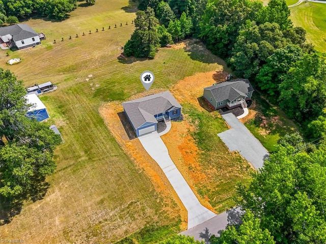 421 E Raleigh Avenue, Liberty, NC 27298