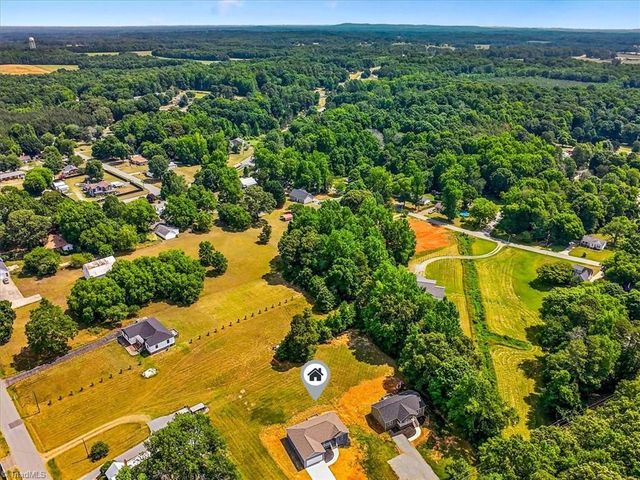 421 E Raleigh Avenue, Liberty, NC 27298
