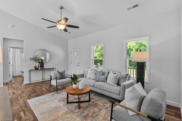 421 E Raleigh Avenue, Liberty, NC 27298