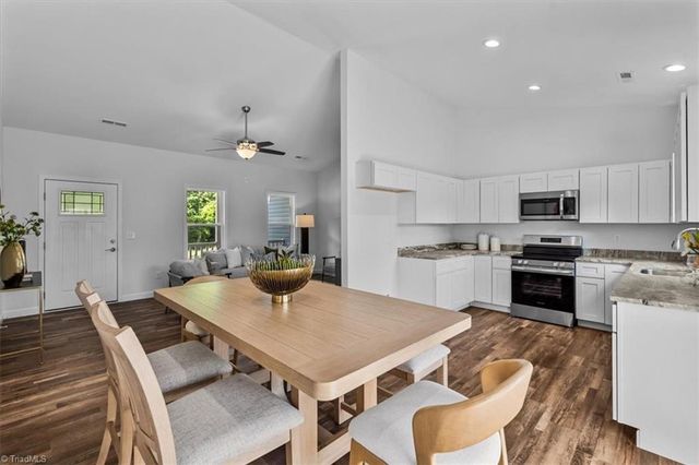 421 E Raleigh Avenue, Liberty, NC 27298