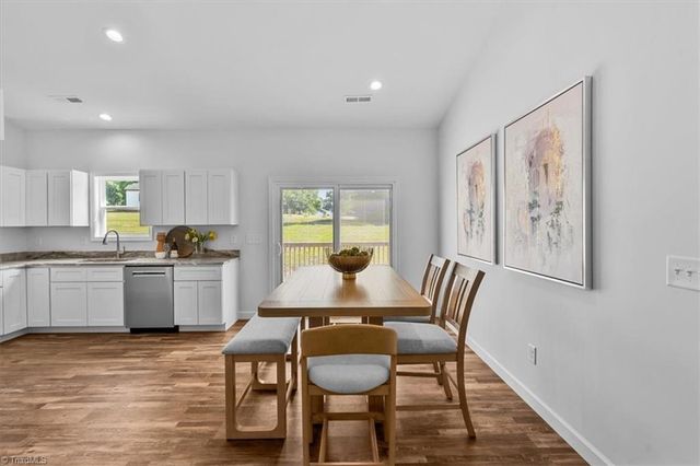 421 E Raleigh Avenue, Liberty, NC 27298
