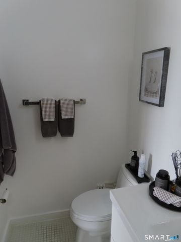 1 Strawberry Hill Court 6C, Stamford, CT 06902