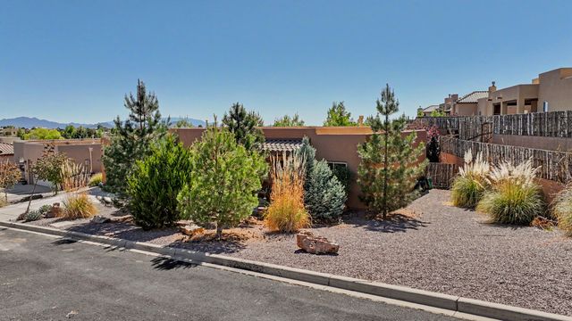 43 Canto Del Pajaro, Santa Fe, NM 87508