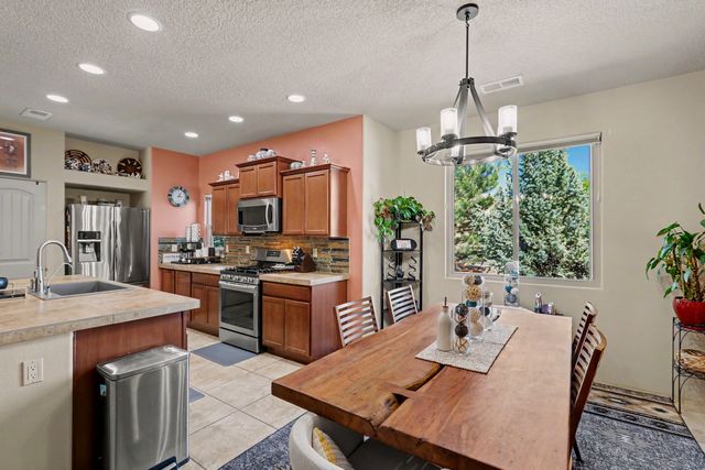 43 Canto Del Pajaro, Santa Fe, NM 87508
