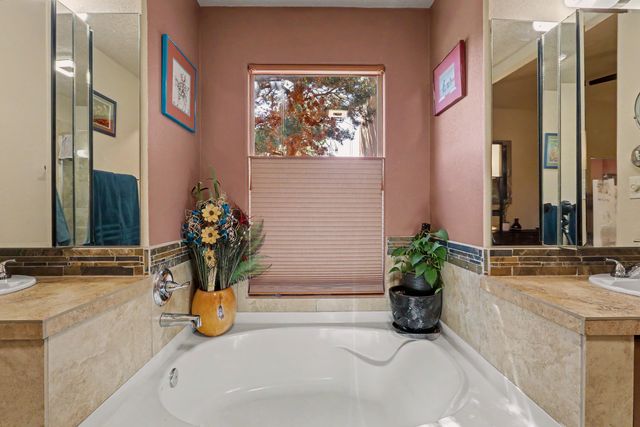 43 Canto Del Pajaro, Santa Fe, NM 87508