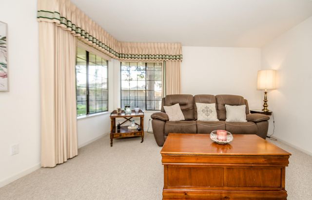 725 Fairview Dr, Woodland, CA 95695