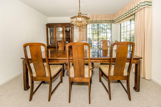 725 Fairview Dr, Woodland, CA 95695