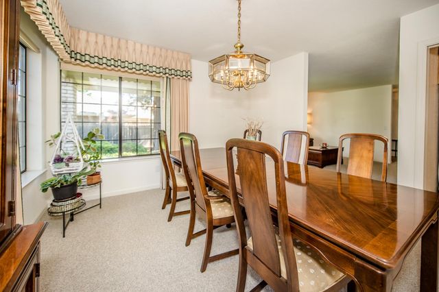 725 Fairview Dr, Woodland, CA 95695