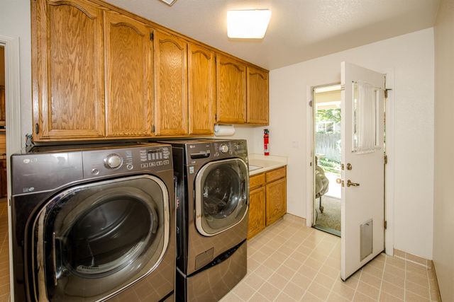 725 Fairview Dr, Woodland, CA 95695