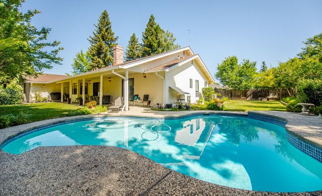 725 Fairview Dr, Woodland, CA 95695