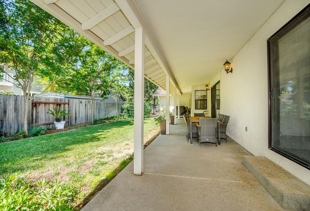 725 Fairview Dr, Woodland, CA 95695