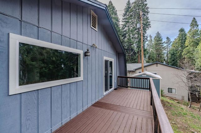 3105 Ridgecrest Way, Pollock Pines, CA 95726