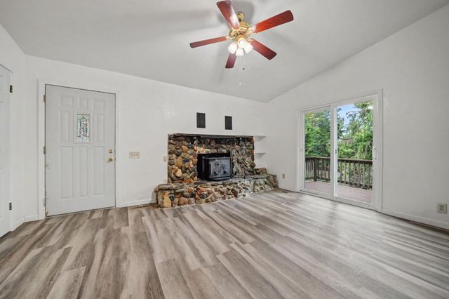 3105 Ridgecrest Way, Pollock Pines, CA 95726