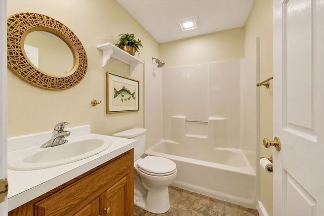 68 Trout Farm Ln, Duxbury, MA 02332