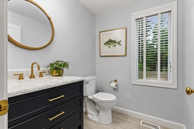68 Trout Farm Ln, Duxbury, MA 02332