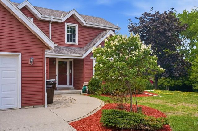 3725 S Joseph ROAD, New Berlin, WI 53151